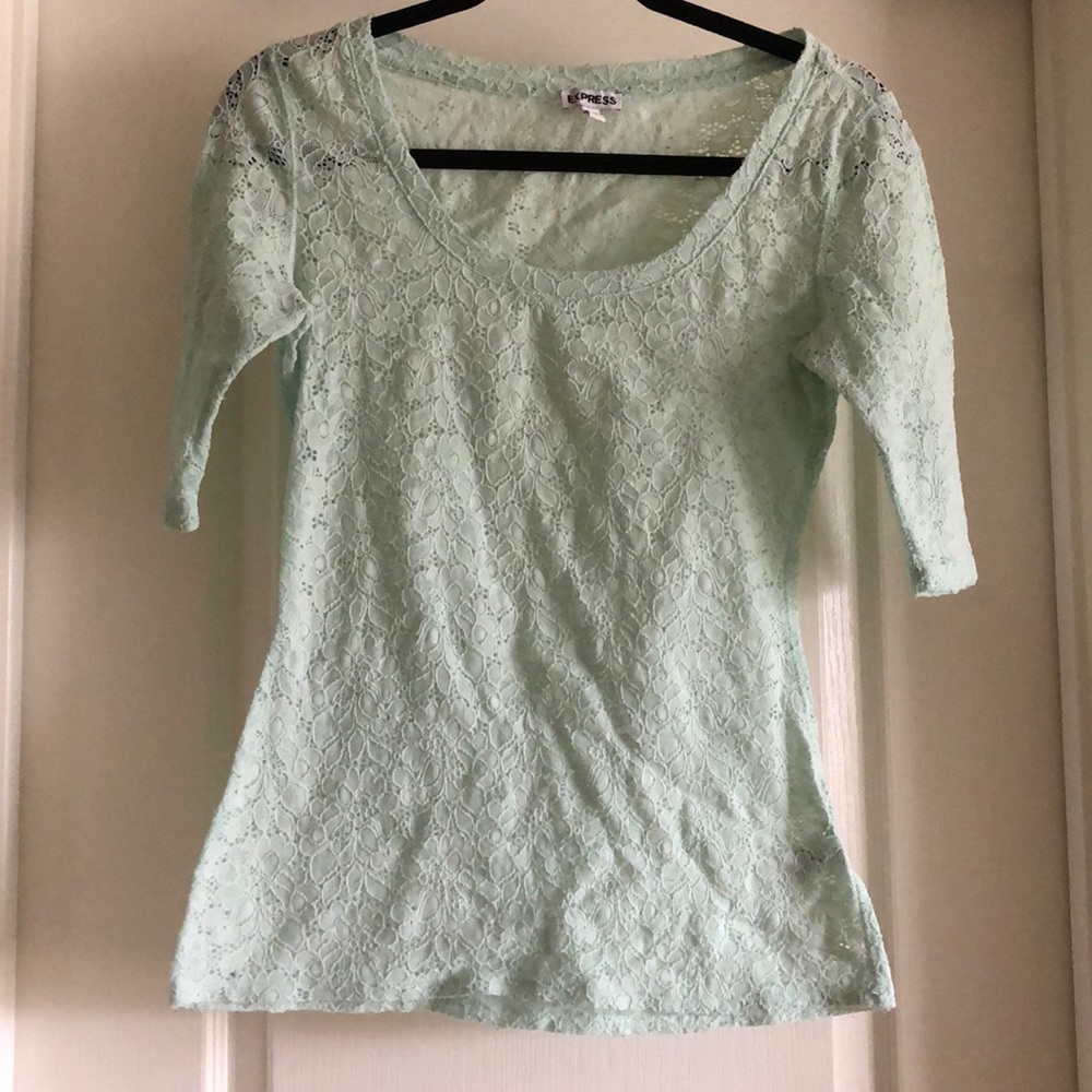 3/4 sleeve light green shirt